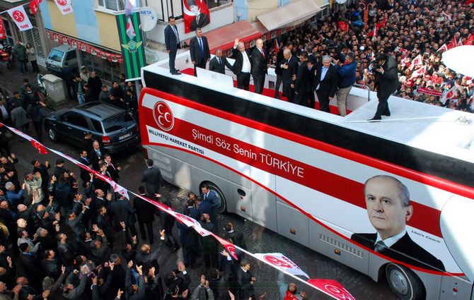 MHP LİDERi DEVLET BAHÇELİ AKHİSARLILAR İLE BULUŞTU